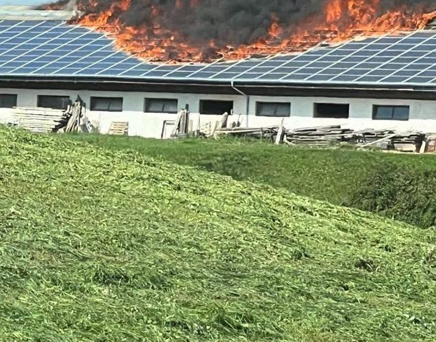 FIENILE IN FIAMME AD ALDINO