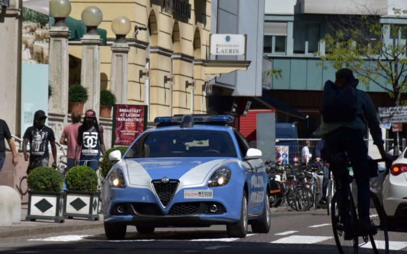 RUBA UNA E-BIKE E AGGREDISCE GLI AGENTI, ARRESTATO A BOLZANO