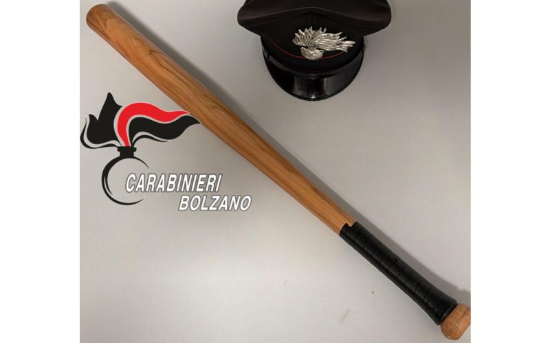 CON LA MAZZA DA BASEBALL IN AUTO, DENUNCIATO A LAIVES