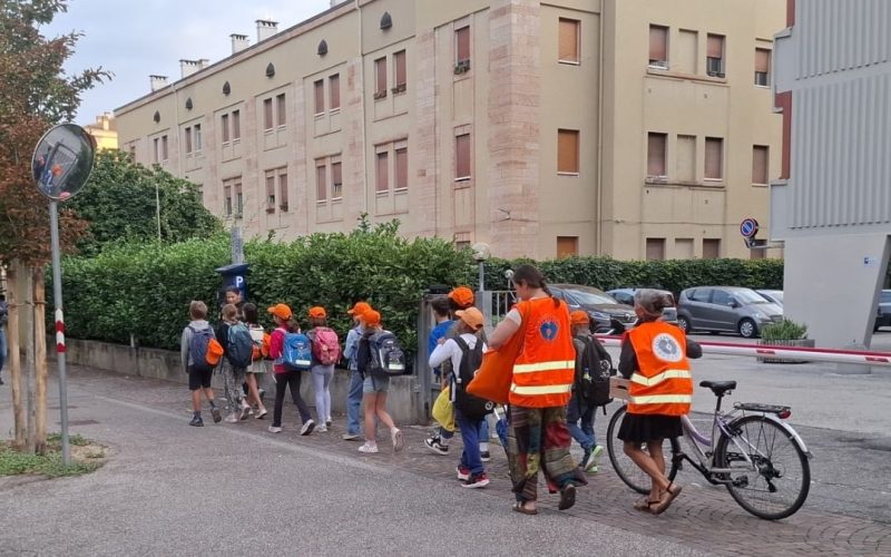 A SCUOLA A PIEDI, A TRENTO TORNA ‘PIEDIBUS’
