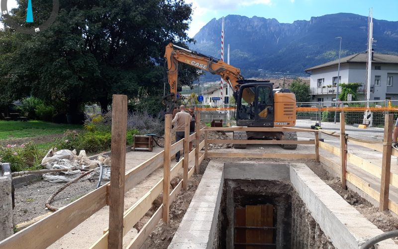 PERGINE, COMPLETATO L’ATTRAVERSAMENTO FERROVIARIO DEL NUOVO ACQUEDOTTO IN VIA MOLIN DEL PALÙ