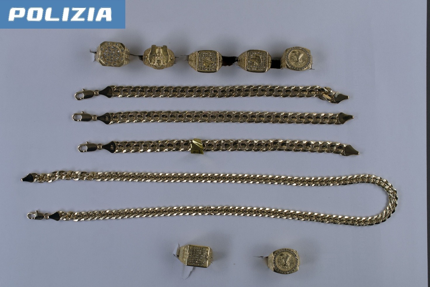 Bigiotteria oggetto degli accertamenti, foto della Polizia pubblicata da Radio NBC