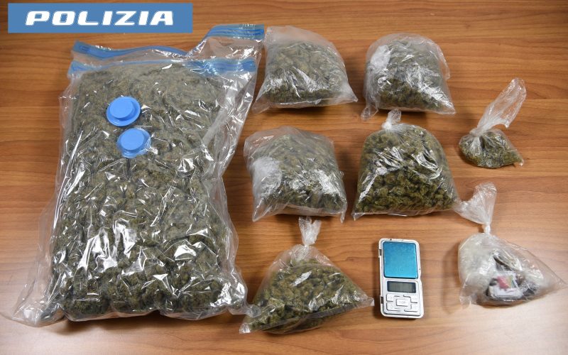 CUSTODIVA IN CASA 1,6 KG DI DROGA, 55ENNE ARRESTATO A BOLZANO