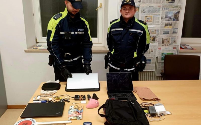MERANO, ARRESTATO UN LADRO DOPO UN FURTO IN UN’AUTO IN VIA GARIBALDI